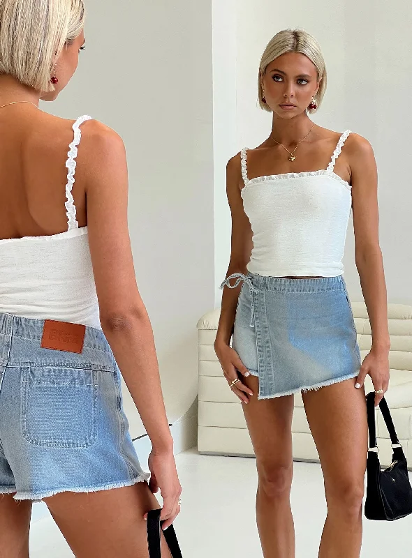 Refined Simplicity Bowden Skort Light Wash Denim