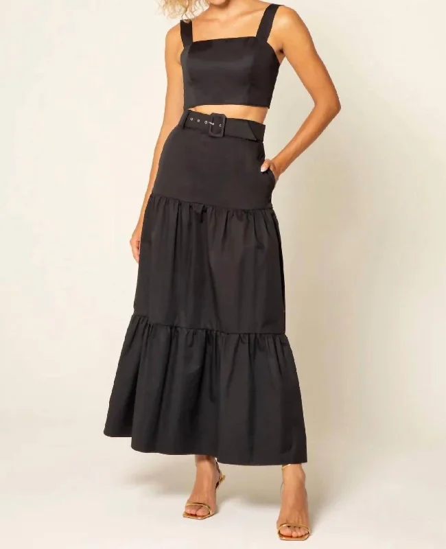 Charming Silhouette Nyla Skirt In Black