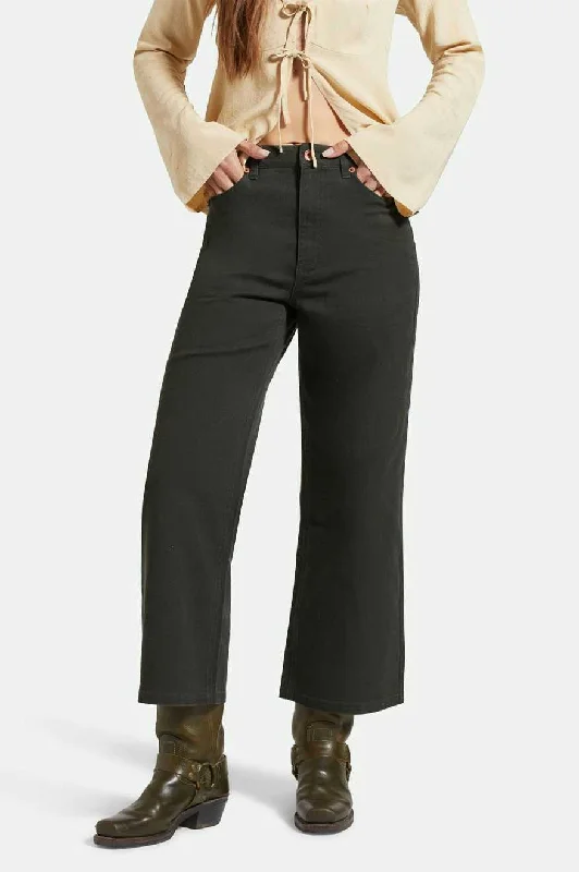 Feminine Soft - Hued Look Margo Cropped 5-Pocket Pant - Washed Black